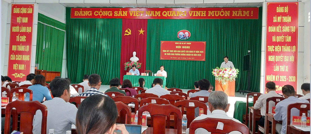 Tăng cường công tác xây dựng Đảng và hệ thống chính trị vững mạnh,
phát triển kinh tế – xã hội, giữ vững quốc phòng – an ninh
