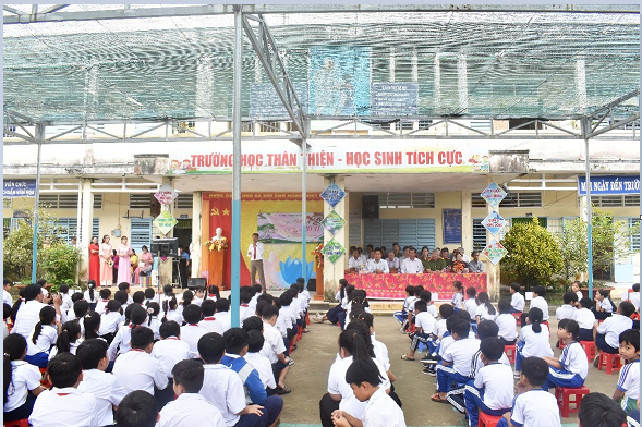 HOẠT ĐỘNG TẶNG QUÀ CHO HỌC SINH CÓ HOÀN CẢNH KHÓ KHĂN TẠI TRƯỜNG TIỂU HỌC MỸ THUẬN NHÂN KỶ NIỆM 43 NĂM 
NGÀY NHÀ GIÁO VIỆT NAM (20/11/1982 – 20/11/2025)
