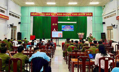 CÔNG AN XÃ MỸ THUẬN PHỐI HỢP TỔ CHỨC TẬP HUẤN KỸ NĂNG ỨNG DỤNG TRÍ TUỆ NHÂN TẠO (AI) VÀO CÔNG TÁC THỰC TIỄN