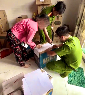 CÔNG AN XÃ MỸ THUẬN BẮT QUẢ TANG                                                         
 ĐỐI TƯỢNG MUA, BÁN VÀ TÀNG TRỮ THUỐC LÁ LẬU